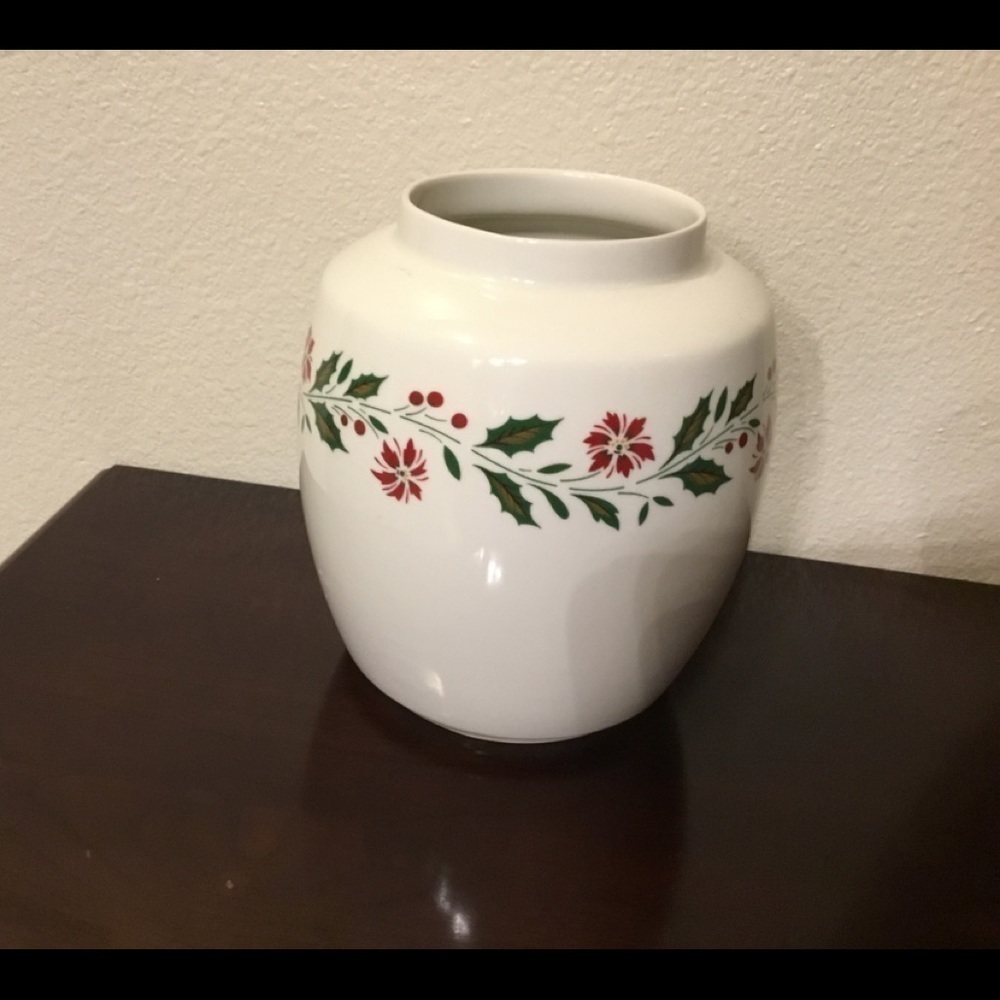Royal DOULTON HOLLY 1986 VINTAGE PORCELAIN CHRISTMAS VASE